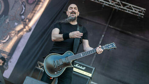 Aaron Aedy mit Paradise Lost