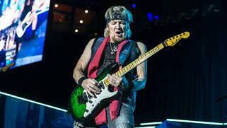 Adrian Smith mit Iron Maiden, München, Olympiahalle, 31.07.2023