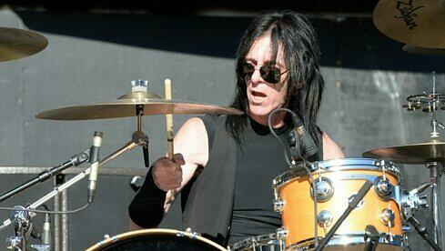 Steve Riley bei einer L.A. Guns-Show am15. August 2015 in Irvine, Kalifornien