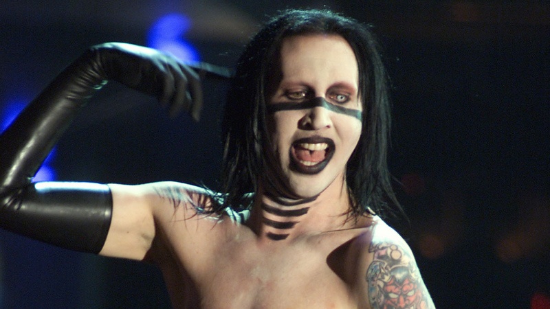 Marilyn Manson während seines Auftritts bei den 28. American Music Awards im Shrine Auditorium in Los Angeles am 8. Januar 2001