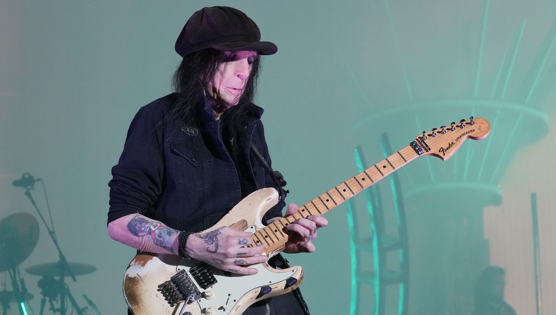 Mick Mars mit Mötley Crüe während des Konzerts am 22. Juni 2022 in Washington, DC