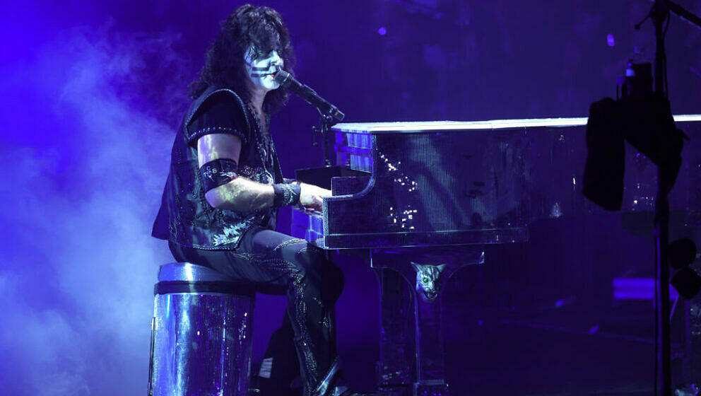 NEW YORK, NEW YORK - DECEMBER 02:  Eric Singer of KISS performs during the final show of KISS: End of the Road World Tour at 