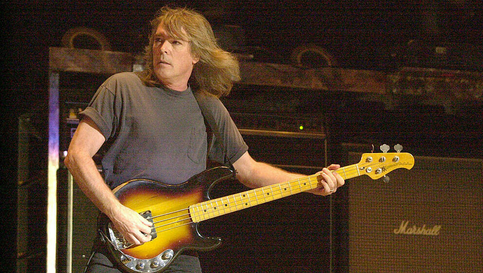 Cliff Williams mit AC/DC live im Blockbuster Pavillion in Devore, Kalifornien, am 16. September 2000