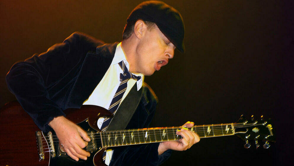 Angus Young mit AC/DC live im The Roseland Ballroom am 11. März 2003 in New York City