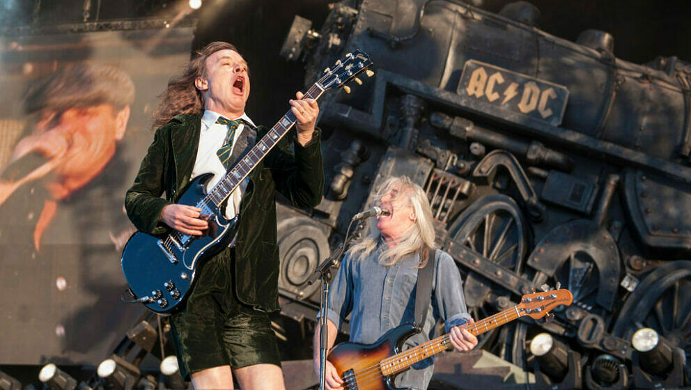 Angus Young und Cliff Williams mit AC/DC live beim Download Festival am 11. Juni 2011 in Castle Donington, England