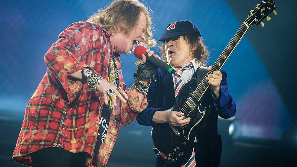 Axl Rose und Angus Young mit AC/DC live im Queen Elizabeth Olympic Stadium im Olympic Park am 4. Juni 2016 in London, England