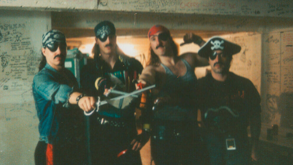„Rage als Piraten, mit dem damaligen Gast-Keyboarder Ulli Kürner. Wir bestritten eine Tournee zusammen mit Running Wild...