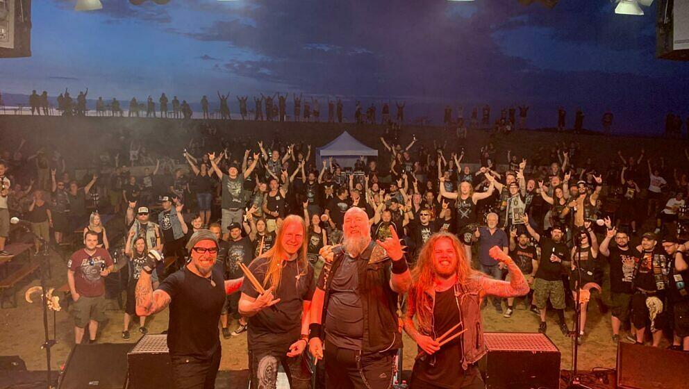 „Einer der ersten Pandemie-Gigs, 2020 beim Dong Open Air. Normalerweise ist es da deutlich voller, aufgrund der Umständ...