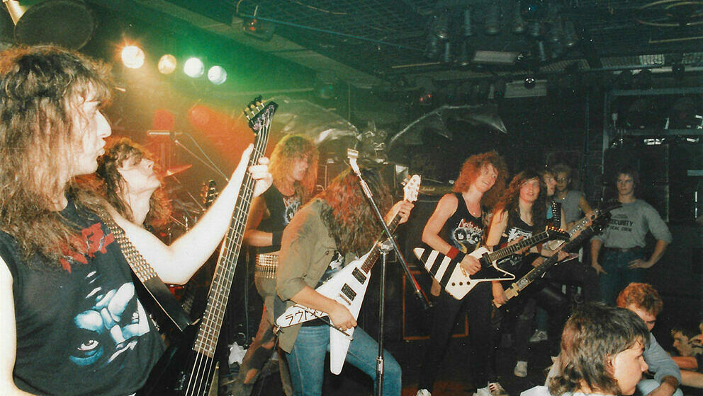 „1985 oder 1986 mit Destruction und Kreator. Für alle drei Bands war es die erste Tournee überhaupt! Beim Abschluss in...