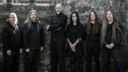 My Dying Bride mit Aaron Stainthorpe (3.v.l.)