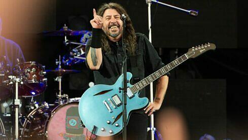 Dave Grohl (hier mit den Foo Fighters auf dem Roskilde Festival 2024) verbindet einiges mit Tenacious D