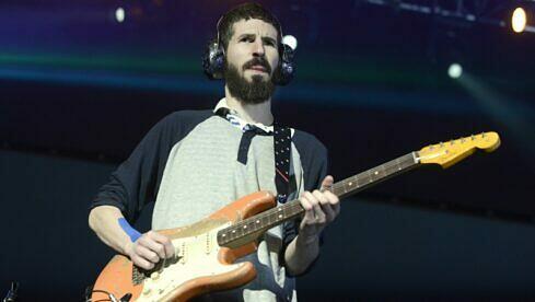 Brad Delson mit Linkin Park am 12. Dezember 2014 in der Oracle Arena in Oakland, Kalifornien