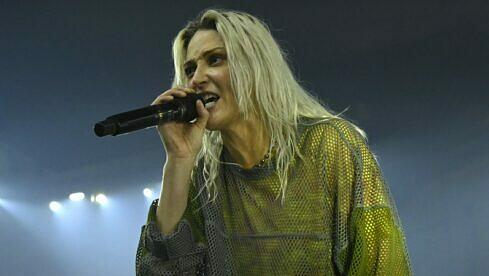 Emily Armstrong während ihrer ersten Live-Show mit Linkin Park am 5. September 2024 in Burbank, Kalifornien