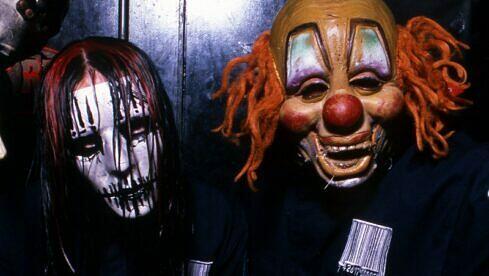 Joey Jordison und Shawn Crahan von Slipknot backstage in der Brixton Academy in London (2000)