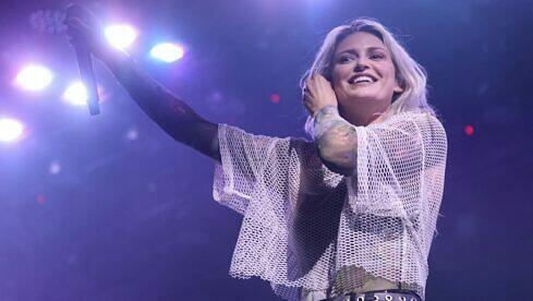 Emily Armstrong mit Linkin Park am 22. September 2024 in der Hamburger Barclays Arena