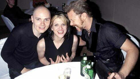 Billy Corgan (The Smashing Pumpkins), Courtney Love (Hole) und Metallica-Frontmann James Hetfield bei den MTV Video Music Awards 1996 in New York