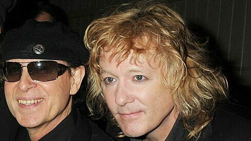 Klaus Meine und James Kottak von den Scorpions bei der Gorby 80 Gala in der Londoner Royal Albert Hall (30. März 2011)