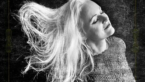 Liv Kristine AMOR VINCIT OMNIA