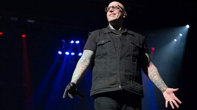 Daniel "DL" Laskiewicz von den Bad Wolves verdingt sich derweil bei Falling In Reverse