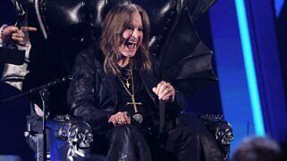 Black Sabbath-Ikone Ozzy Osbourne während seiner Aufnahme als Solokünstler in die Rock & Roll Hall Of Fame am 19. Oktober 2024