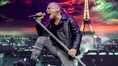 Bruce Dickinson mit Iron Maiden live im Metropolitano Stadium in Madrid am 5. Juli 2025