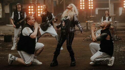 Doro (M.) hat sich für Wacken mit The Butcher Sisters zusammengetan