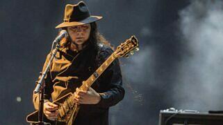 Daron Malakian mit System of a Down in der Viejas Arena am 1. Februar 2022 in San Diego