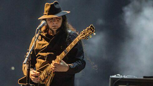 Daron Malakian mit System of a Down in der Viejas Arena am 1. Februar 2022 in San Diego