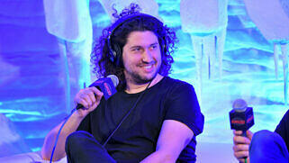 Trommelt bei den Foo Fighters: Ilan Rubin beim KROQ Absolut Almost Acoustic Christmas 2019