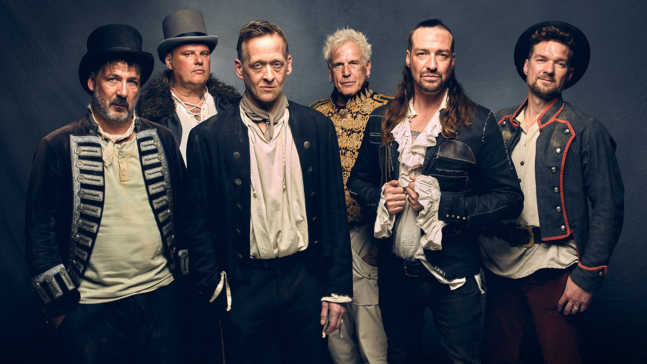 In-Extremo_24_2_credit_Robert-Eikelpoth-k